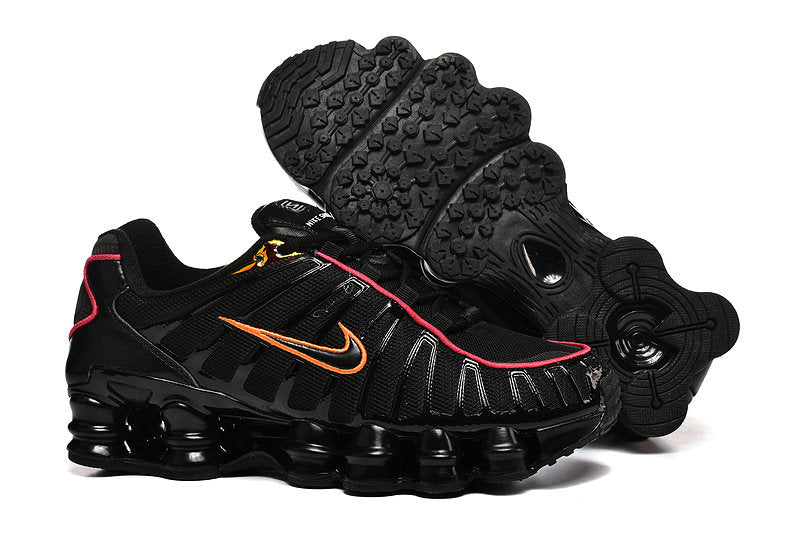 Les baskets Nike Shox TL allient un style avant-gardiste et une innovation technique avancée. Leur design unique et leurs détails sophistiqués.