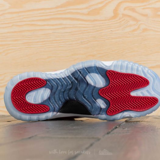 Les Air Jordan 11 Femme permettent de personnaliser votre style tout en bénéficiant d’un confort supérieur.Idéale pour un usage quotidien.