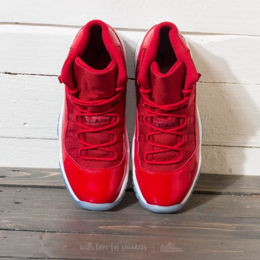 Les Air Jordan 11 Femme permettent de personnaliser votre style tout en bénéficiant d’un confort supérieur.Idéale pour un usage quotidien.