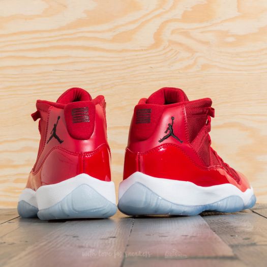 Les Air Jordan 11 Femme permettent de personnaliser votre style tout en bénéficiant d’un confort supérieur.Idéale pour un usage quotidien.