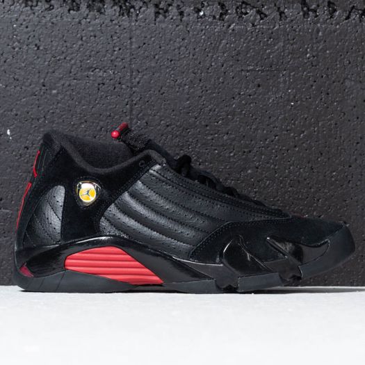 Les baskets Air Jordan 14 "Thunder" Femme permettent de personnaliser votre style tout en bénéficiant d’un confort supérieur.