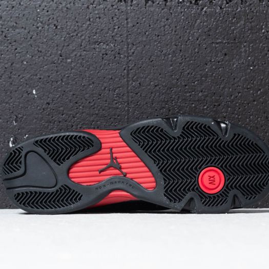 Les baskets Air Jordan 14 "Thunder" Femme permettent de personnaliser votre style tout en bénéficiant d’un confort supérieur.