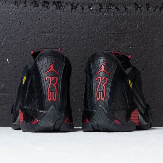 Les baskets Air Jordan 14 "Thunder" Femme permettent de personnaliser votre style tout en bénéficiant d’un confort supérieur.
