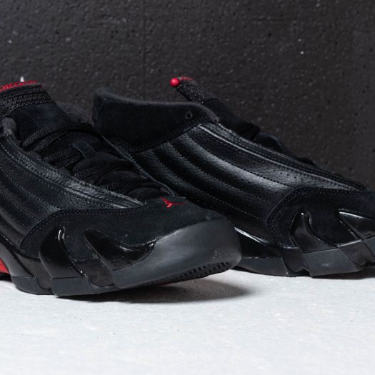 Les baskets Air Jordan 14 "Thunder" Femme permettent de personnaliser votre style tout en bénéficiant d’un confort supérieur.
