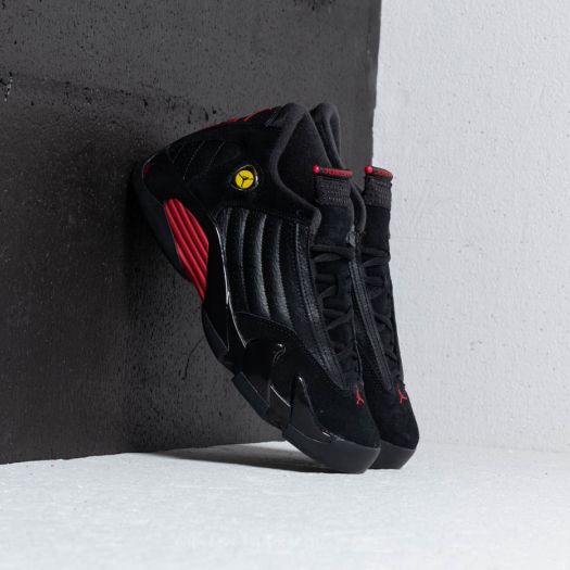 Les baskets Air Jordan 14 "Thunder" Femme permettent de personnaliser votre style tout en bénéficiant d’un confort supérieur.