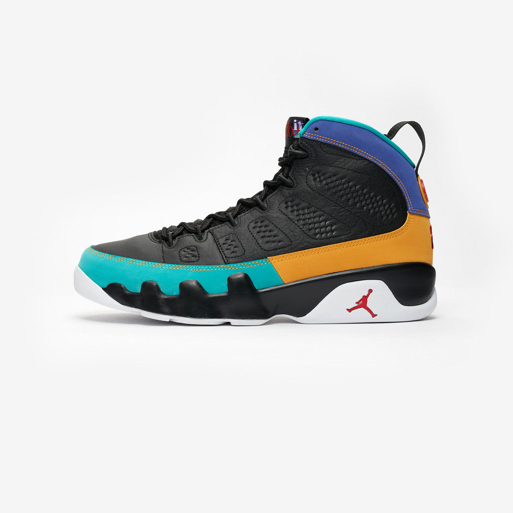 Baskets Air Jordan 9 Femme Elles ont conquis les amateurs de mode grâce à leur esthétique audacieuse et leurs innovations techniques.