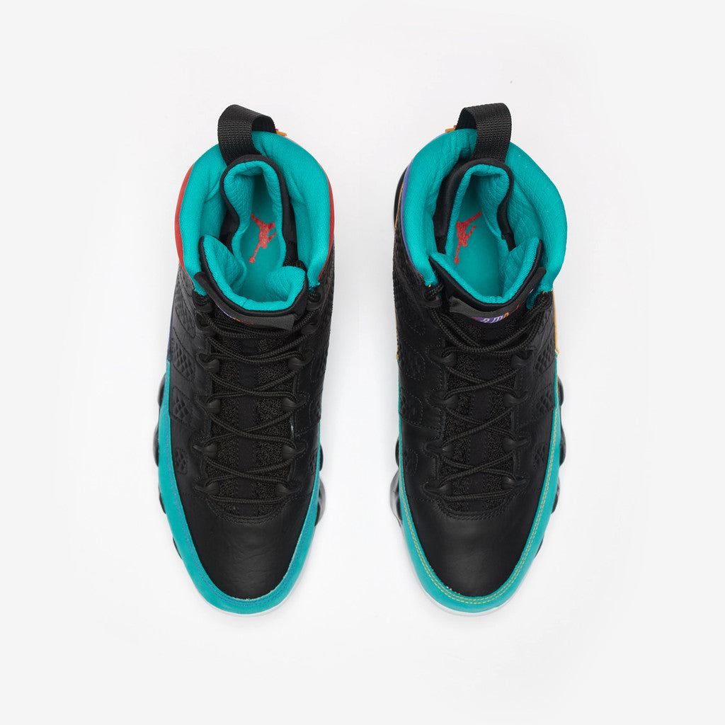 Baskets Air Jordan 9 Femme Elles ont conquis les amateurs de mode grâce à leur esthétique audacieuse et leurs innovations techniques.