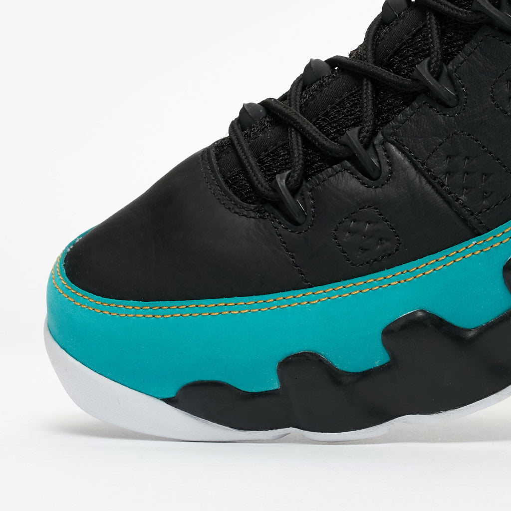 Baskets Air Jordan 9 Femme Elles ont conquis les amateurs de mode grâce à leur esthétique audacieuse et leurs innovations techniques.