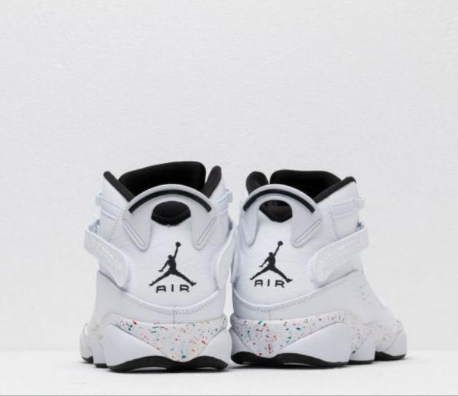 Les baskets Air Jordan 6 Retro "Pantone" Femme permettent de personnaliser votre style tout en bénéficiant d’un confort supérieur.