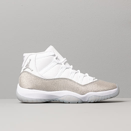 Les Air Jordan 11 Femme permettent de personnaliser votre style tout en bénéficiant d’un confort supérieur.Idéale pour un usage quotidien.