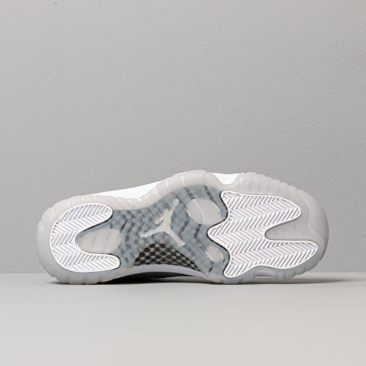 Les Air Jordan 11 Femme permettent de personnaliser votre style tout en bénéficiant d’un confort supérieur.Idéale pour un usage quotidien.