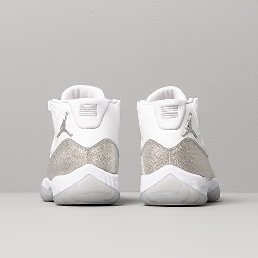 Les Air Jordan 11 Femme permettent de personnaliser votre style tout en bénéficiant d’un confort supérieur.Idéale pour un usage quotidien.