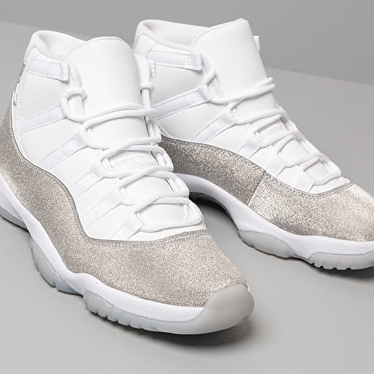Les Air Jordan 11 Femme permettent de personnaliser votre style tout en bénéficiant d’un confort supérieur.Idéale pour un usage quotidien.