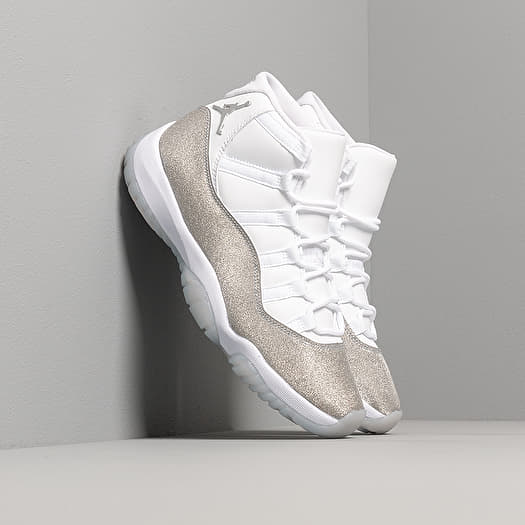 Les Air Jordan 11 Femme permettent de personnaliser votre style tout en bénéficiant d’un confort supérieur.Idéale pour un usage quotidien.