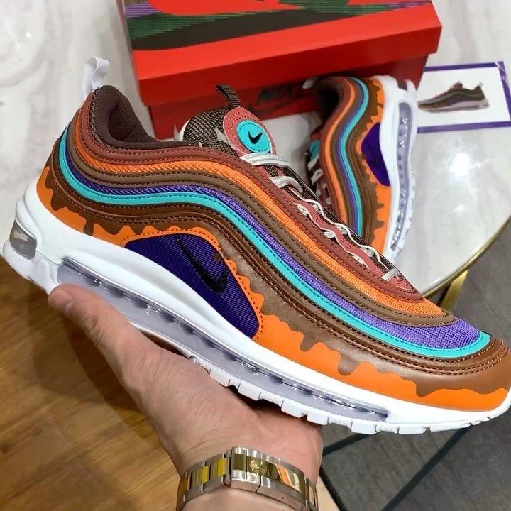 Les baskets Nike Air Max 97 sont synonymes de style emblématique et de confort absolu. Leur design ondulé distinctif.pas cher. Le moins cher.