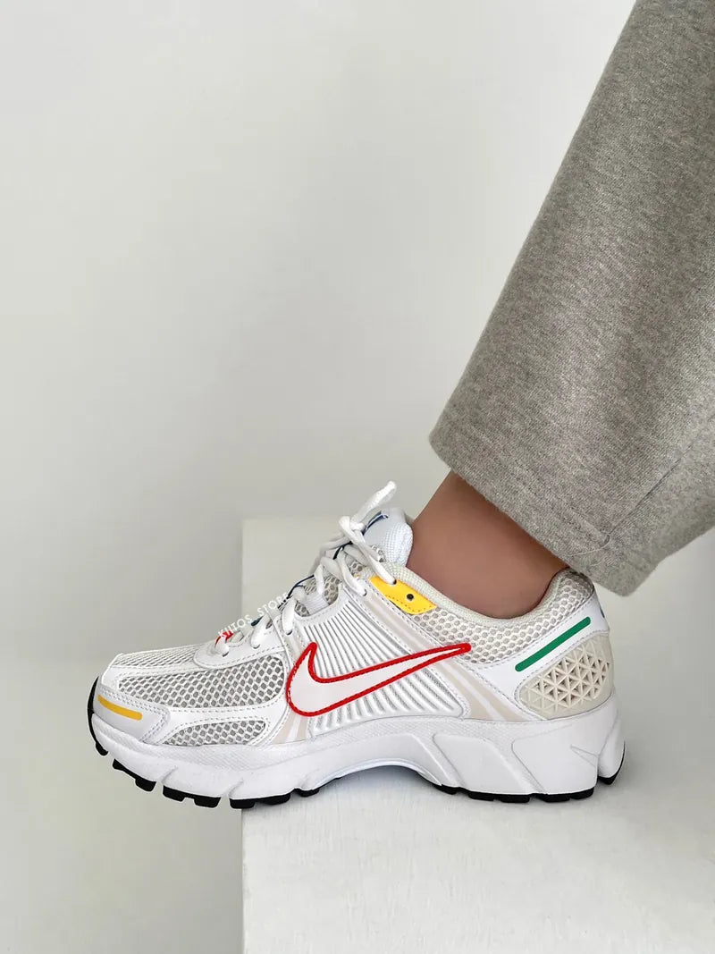 Les baskets Nike Air Zoom Vomero 5 Primary Colors Femme sont une incarnation parfaite de la performance avancée et du design vibrant.
