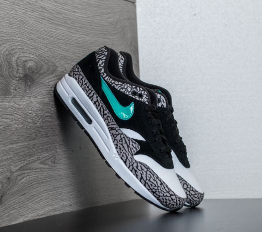 Les baskets Nike Air Max 1 Femme incarnent l’héritage emblématique de la marque Nike, combinant un design intemporel avec des touches modernes.