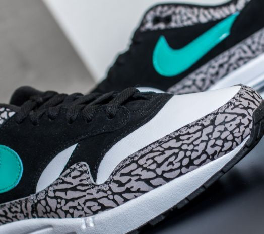 Les baskets Nike Air Max 1 Femme incarnent l’héritage emblématique de la marque Nike, combinant un design intemporel avec des touches modernes.