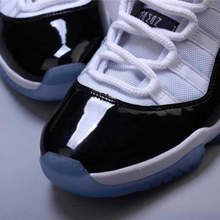 Les Air Jordan 11 Femme permettent de personnaliser votre style tout en bénéficiant d’un confort supérieur.Idéale pour un usage quotidien.