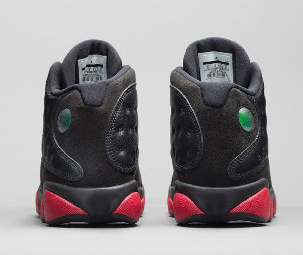 Les  baskets  Air Jordan 13 "Love & Respect" (Black and White) Femme permettent de personnaliser votre style tout en bénéficiant d’un confort supérieur.