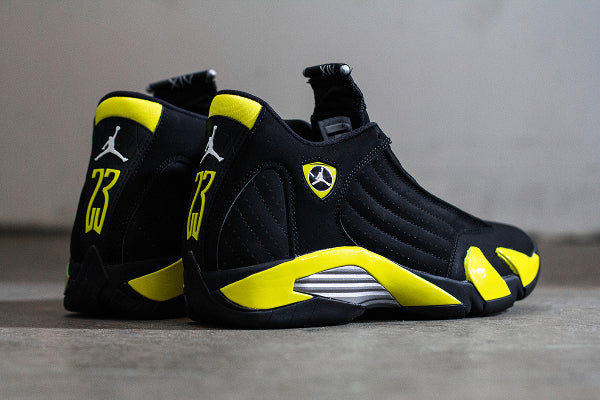 Les Air Jordan 14 "Thunder" Femme permettent de personnaliser votre style tout en bénéficiant d’un confort supérieur.