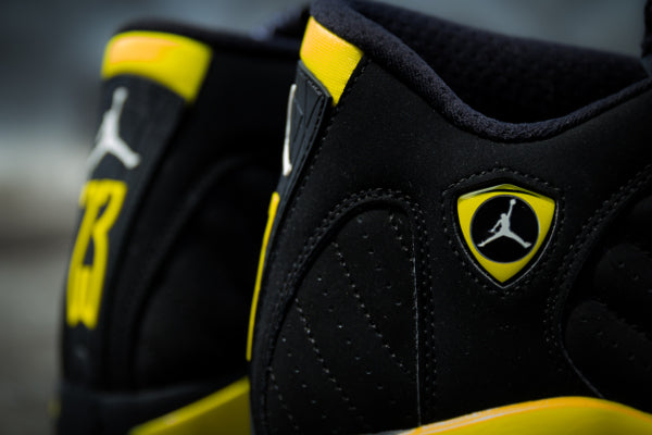 Les Air Jordan 14 "Thunder" Femme permettent de personnaliser votre style tout en bénéficiant d’un confort supérieur.
