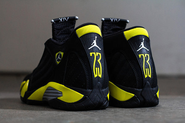 Les Air Jordan 14 "Thunder" Femme permettent de personnaliser votre style tout en bénéficiant d’un confort supérieur.
