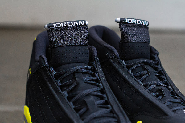 Les Air Jordan 14 "Thunder" Femme permettent de personnaliser votre style tout en bénéficiant d’un confort supérieur.