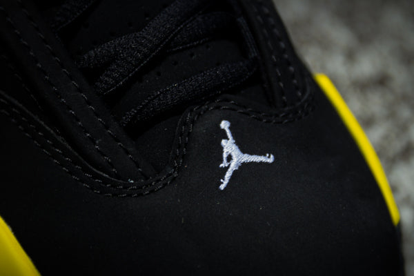 Les Air Jordan 14 "Thunder" Femme permettent de personnaliser votre style tout en bénéficiant d’un confort supérieur.