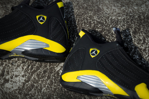 Les Air Jordan 14 "Thunder" Femme permettent de personnaliser votre style tout en bénéficiant d’un confort supérieur.