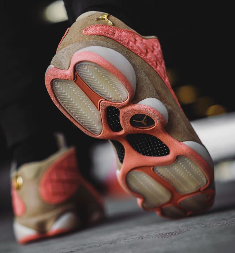 Les  baskets  Air Jordan 13 "Love & Respect" (Black and White) Femme permettent de personnaliser votre style tout en bénéficiant d’un confort supérieur.