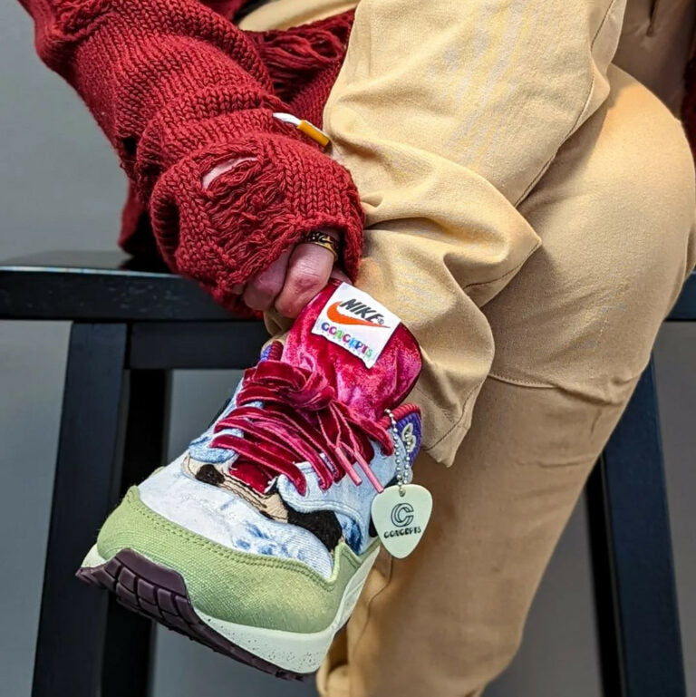 Les baskets Nike Air Max 1 Femme incarnent l’héritage emblématique de la marque Nike, combinant un design intemporel avec des touches modernes.