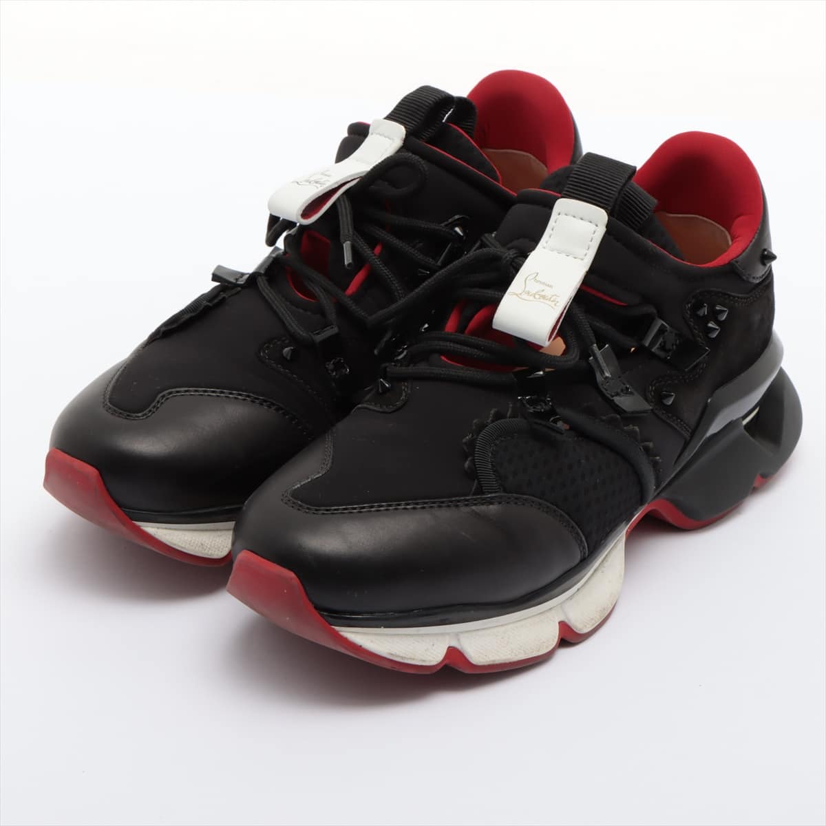 les sneakers Christian Louboutin Femme sont un témoignage de l'engagement de Christian Louboutin à combiner style et sophistication.