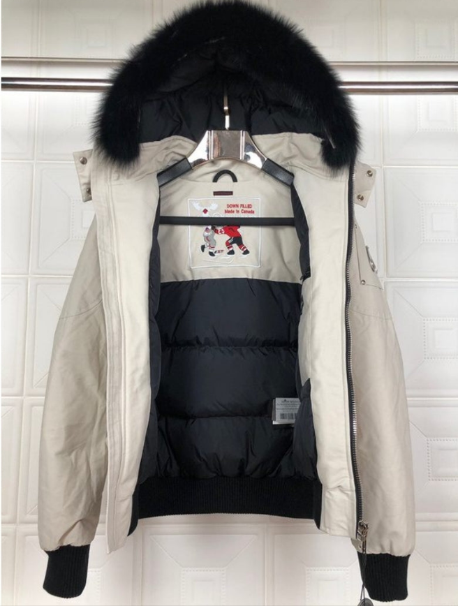 Les doudounes Moose Knuckles allient élégance et performance pour offrir une protection optimale contre le froid. Leur design sophistiqué.pas cher. Le moins cher.