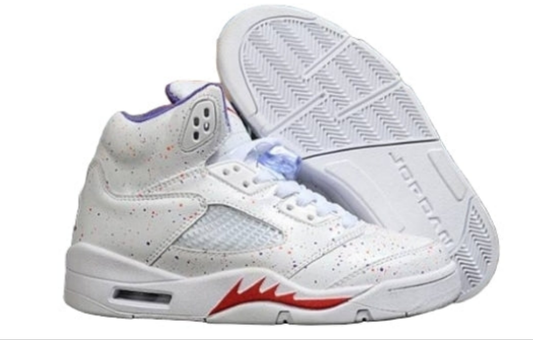 Les baskets Air Jordan 5 Retro (GS) "Oreo" Femme permettent de personnaliser votre style tout en bénéficiant d’un confort supérieur.