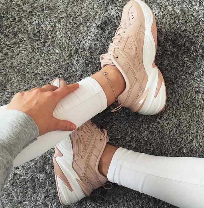Résultats de l'évolution emblématique de la ligne Nike, les baskets Nike M2K Tekno Femme  sont un témoignage de l'engagement de Nike à combiner style et innovation.