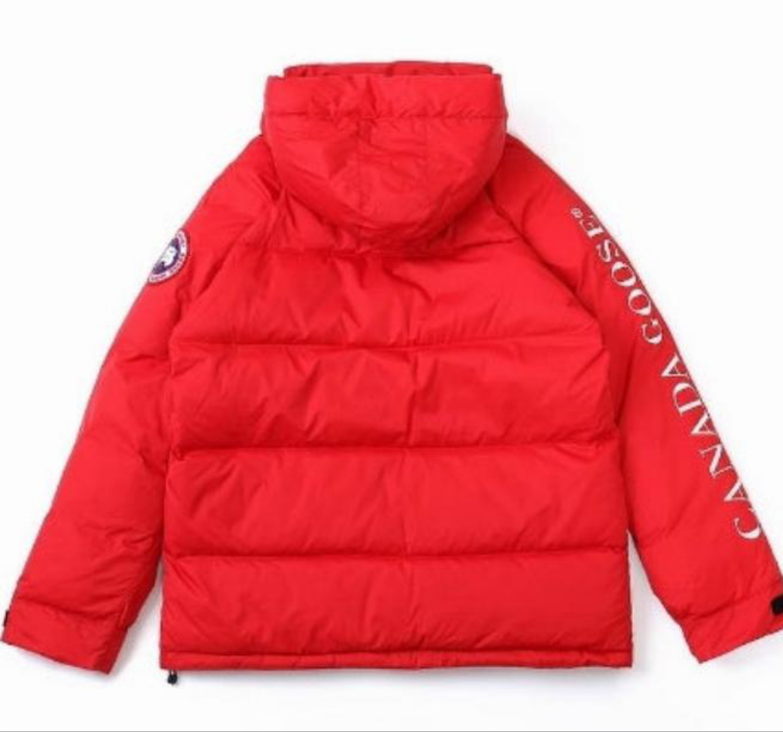 Résultat de l'évolution emblématique de la marque Canada G00se Femme, la Doudoune Canada G00se Femme est un témoignage de l'engagement de Canada G00se à combiner style,