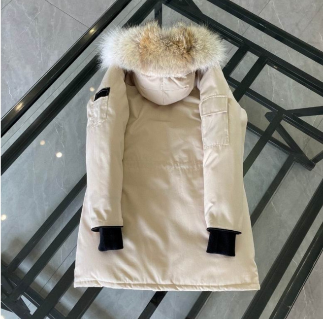 Les doudounes Canada Goose allient élégance et chaleur pour offrir une protection optimale contre le froid. Leur design sophistiqué et leurs matériaux de haute qualité. Pas cher. Le moins cher.
