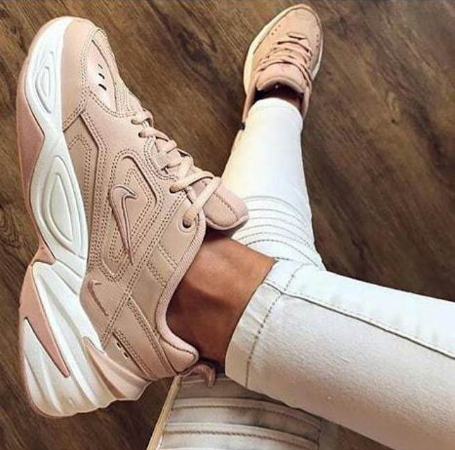 Résultats de l'évolution emblématique de la ligne Nike, les baskets Nike M2K Tekno Femme  sont un témoignage de l'engagement de Nike à combiner style et innovation.