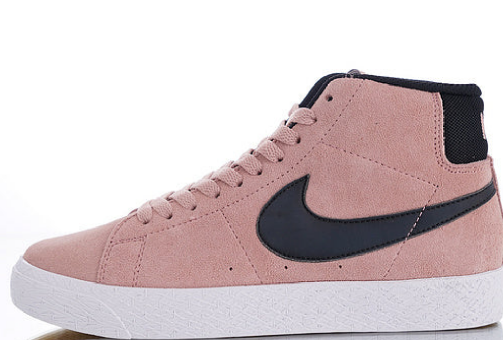 Résultats de l'évolution emblématique de la ligne Nike, les Nike Blazer Mid sont un témoignage de l'engagement de Nike à combiner style et innovation.