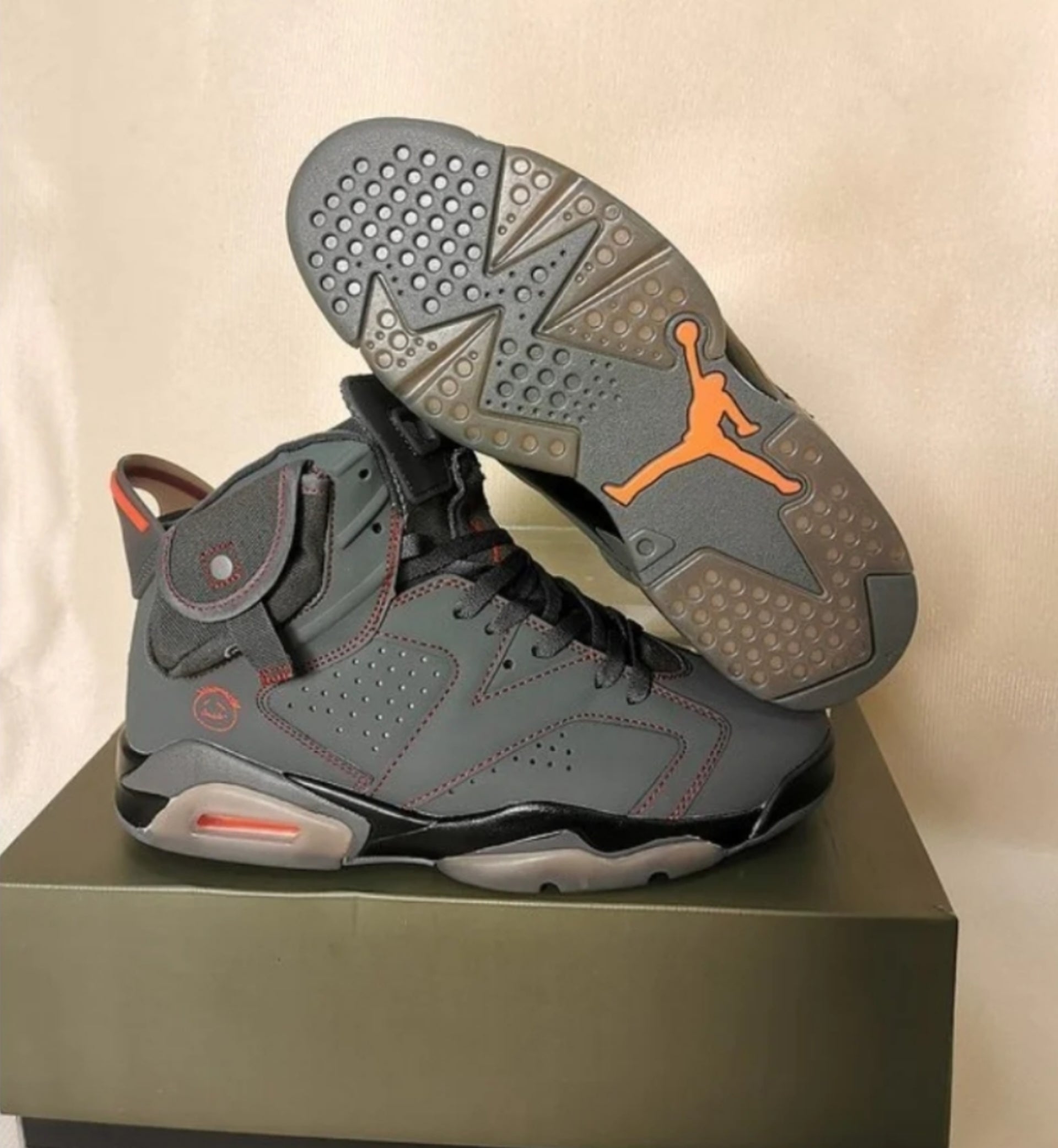Les baskets Air Jordan 6 offrent un style emblématique et une performance remarquable.
 leur design distinctif et l'utilisation de matériaux. Baskets pas Cher. Le moins cher.