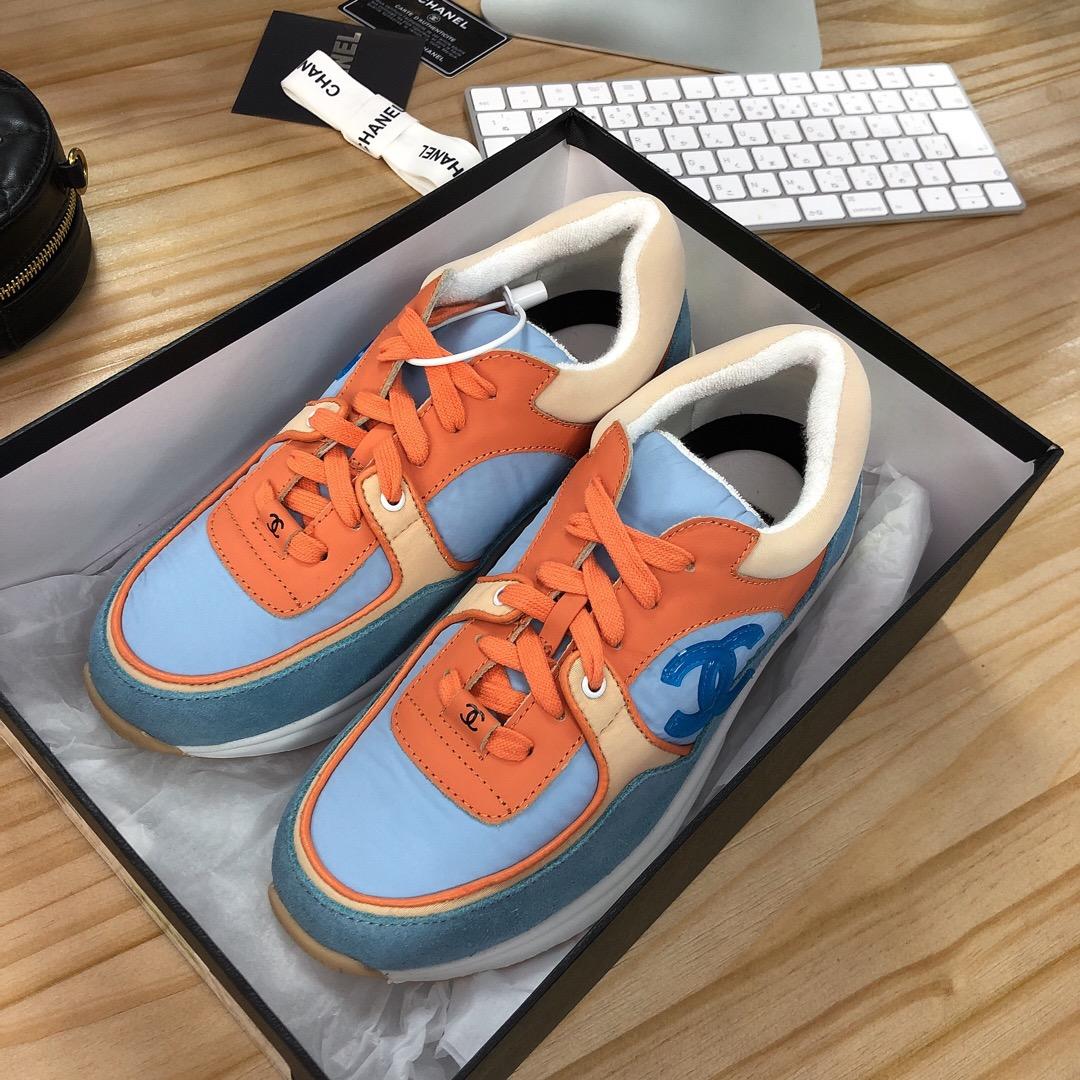 les sneakers Chanel Femme sont un témoignage de l'engagement de Chanel à combiner style et sophistication. Exceptionnel avant-gardistes