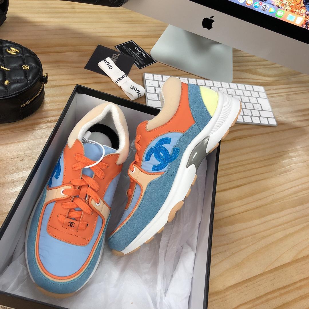 les sneakers Chanel Femme sont un témoignage de l'engagement de Chanel à combiner style et sophistication. Exceptionnel avant-gardistes