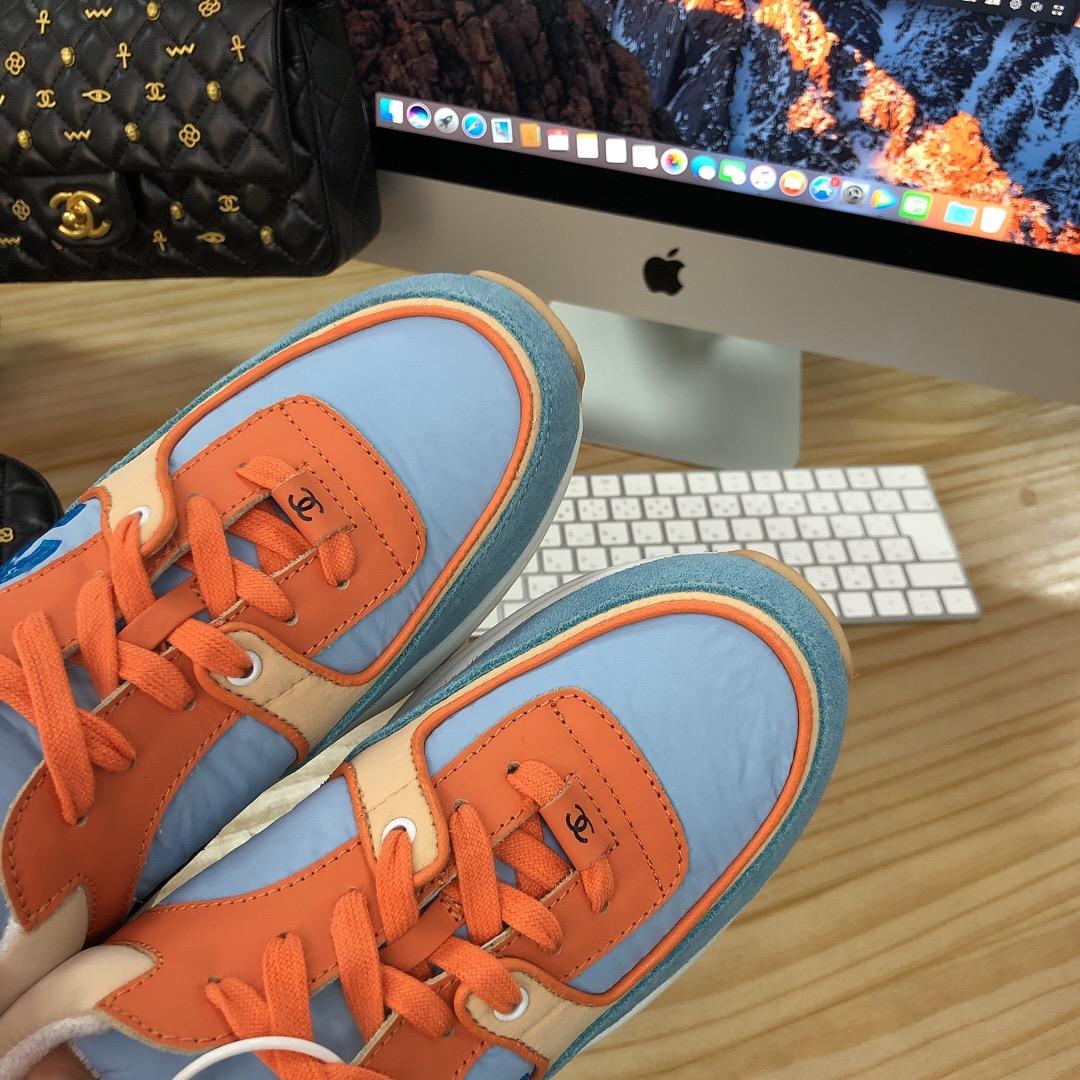 les sneakers Chanel Femme sont un témoignage de l'engagement de Chanel à combiner style et sophistication. Exceptionnel avant-gardistes