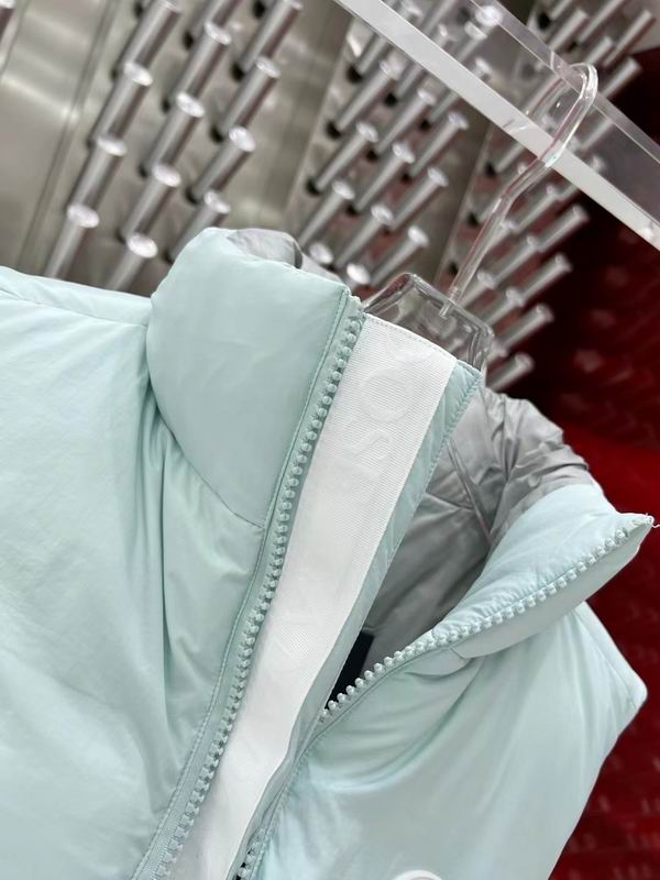 La doudoune Canada Goose Parka Femme
Résultat de l'évolution emblématique de la marque Canada Goose, la doudoune Canada Goose Parka Femme