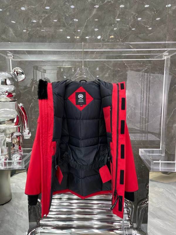 la Doudoune Canada G00se Femme est un témoignage de l'engagement de Canada G00se à combiner style,