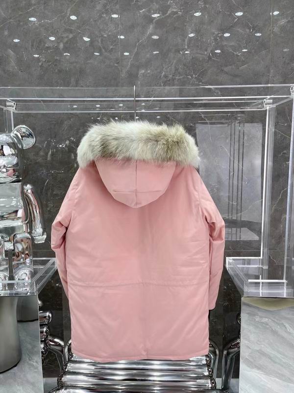 la Doudoune Canada G00se Femme est un témoignage de l'engagement de Canada G00se à combiner style,