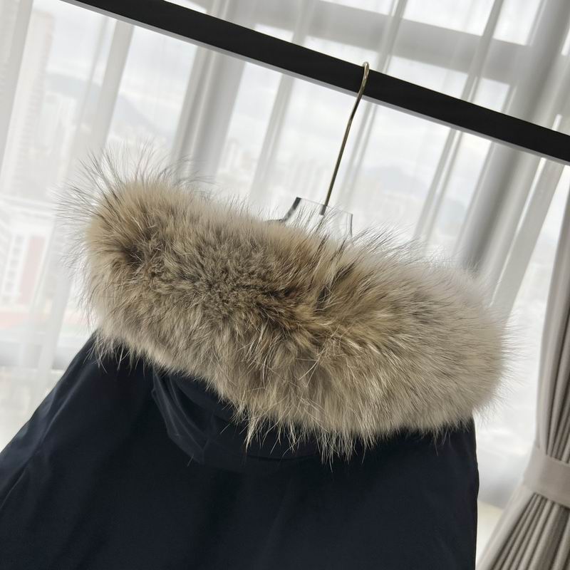 la Doudoune Canada G00se Femme est un témoignage de l'engagement de Canada G00se à combiner style,