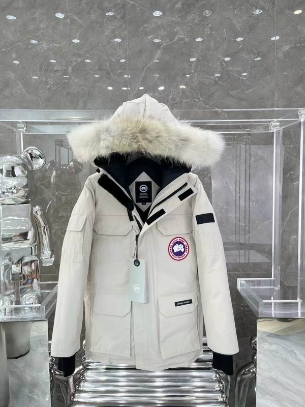 la Doudoune Canada G00se Femme est un témoignage de l'engagement de Canada G00se à combiner style,
