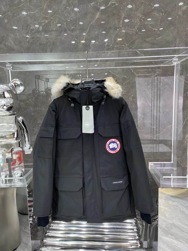 la Doudoune Canada G00se Femme est un témoignage de l'engagement de Canada G00se à combiner style,